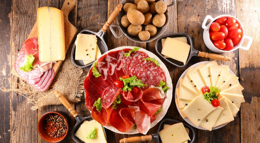 L'accord parfait : Quel vin choisir pour sublimer votre raclette ? Le Guide 2025